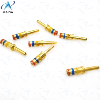 Conector da série D38999 de tensão nominal de 800 V e acabamento dourado para conexão ideal. Banda de cores laranja-azul-amarelo.M39029/58-364,16#