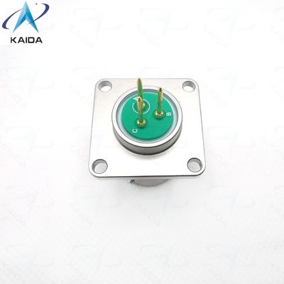 Receptáculo de flange quadrado MIL-DTL-38999 Série Ⅰ Apresentando contatos de liga de cobre para aplicações industriais. MS27505E13F03SCA。Receptáculo de flange quadrado com contatos PCB